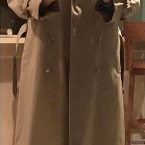 Burberry Woman’s Long Tan Trench https://www.google.com/burberry - Picture 2 of 2